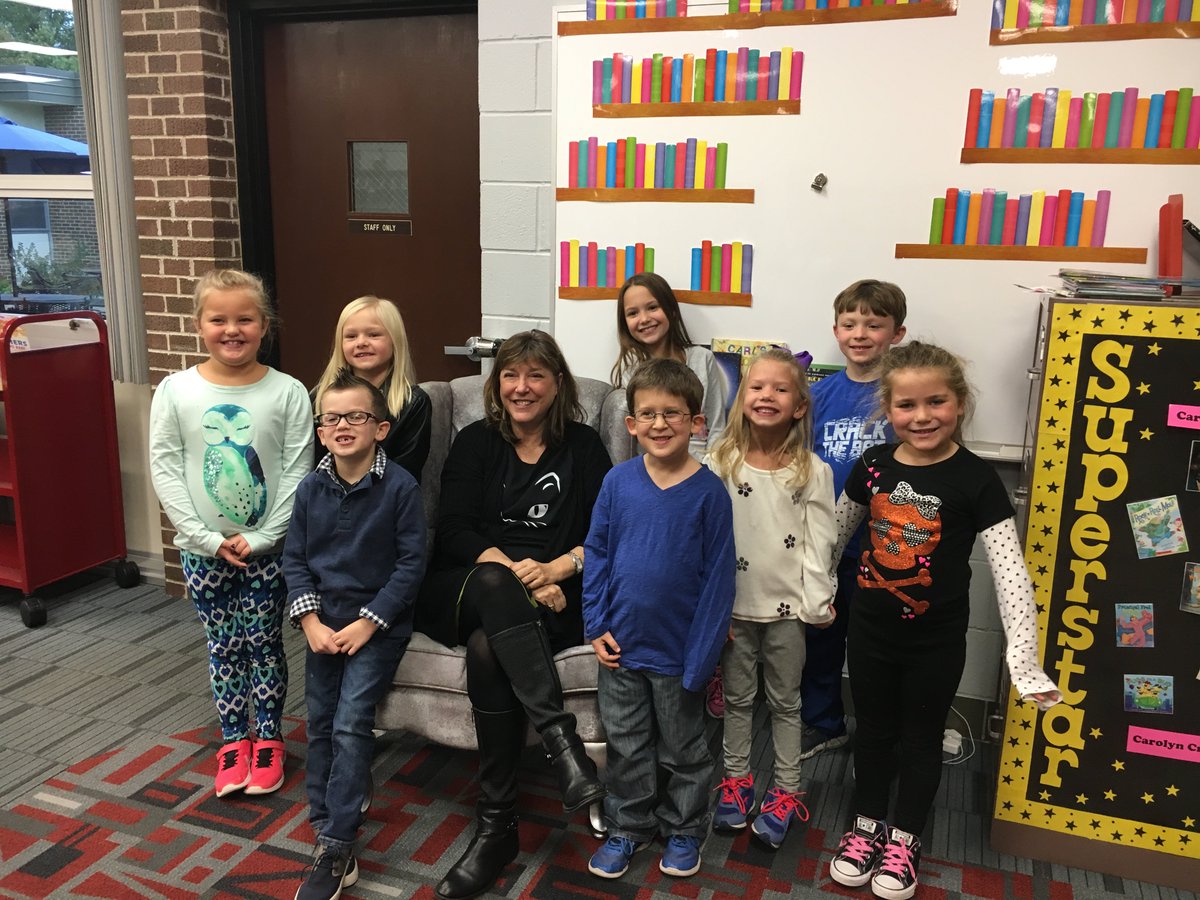 rbesheap's tweet photo. This lucky group got to have lunch with Carolyn Crimi today! #redbud132 https://t.co/c6lQ0z0PYl