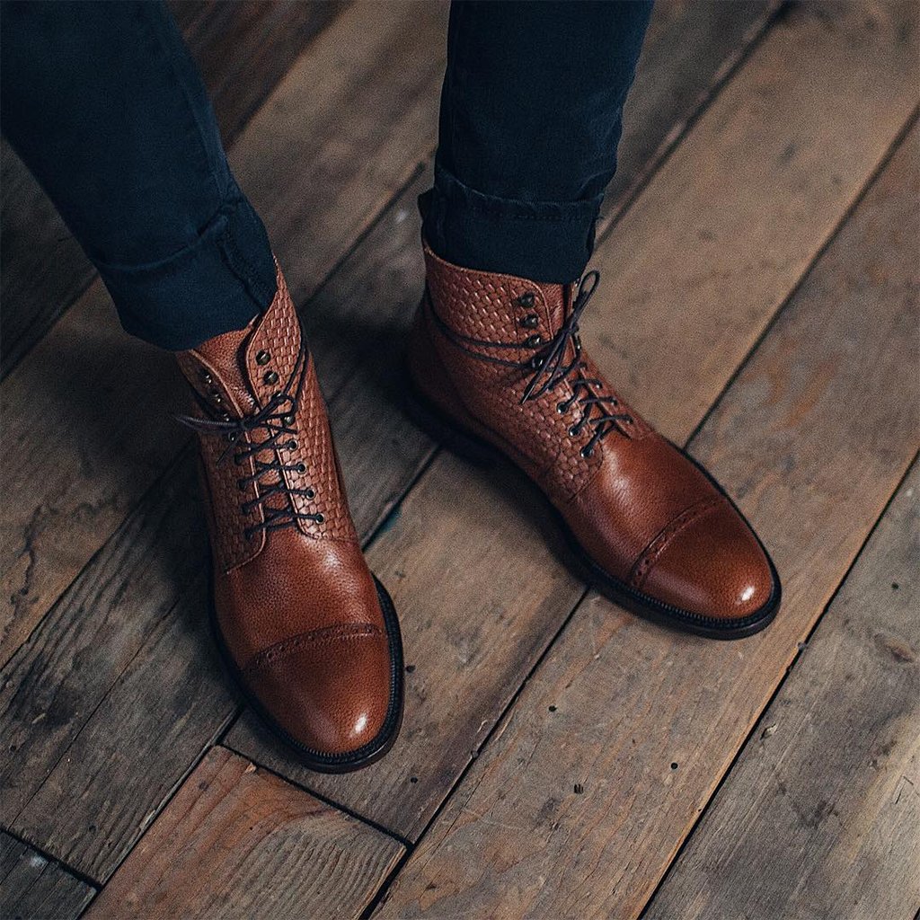 FootFitter's tweet image. Give your shoes the best look. It's exactly what they deserve. 👞👌🏼

Discover all of our shoe polish luxuries at bit.ly/ShoePolishes