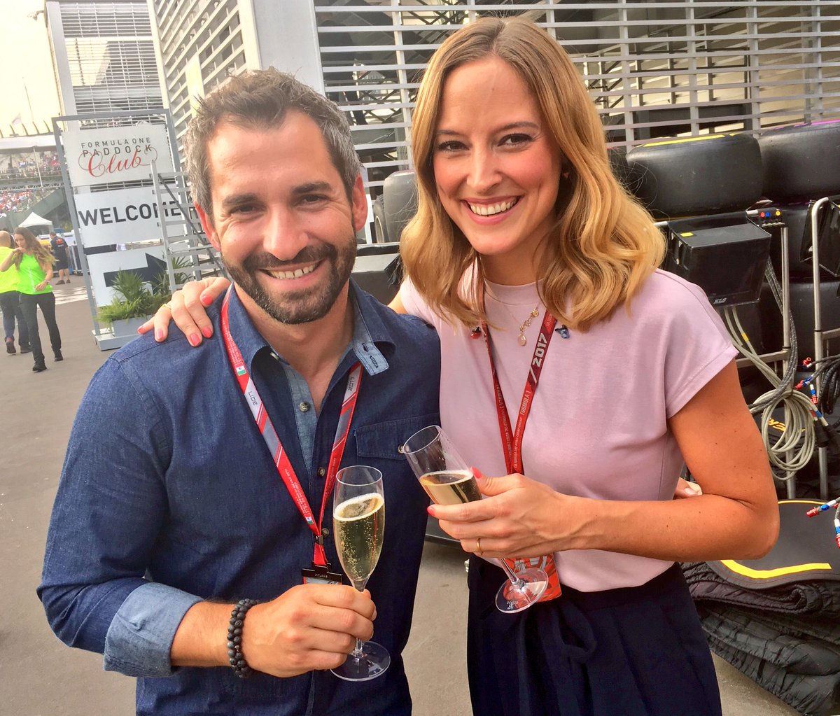 Danke für die tolle Unterstützung beim #MexikoGP - war toll mit <a href="/realTimoGlock/">Timo Glock</a> - vielen Dank auch <a href="/FlorianKoenig1/">Florian König</a> für alle Tipps! 👌#Formel1