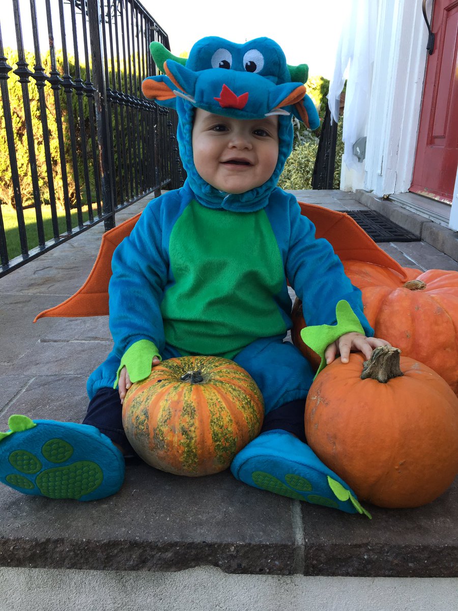Cormacmckee's tweet photo. My man's first Halloween 😂 👻 https://t.co/vElnhraPwc