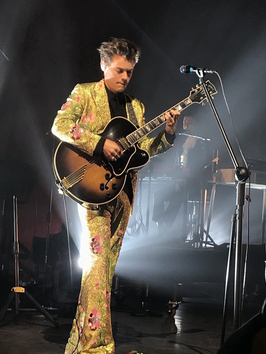 SoloHarryUD's tweet photo. NEW || Harry onstage tonight! (10.30.17)

#HarryStylesLiveOnTourLondon2 https://t.co/tShDHgr0rH