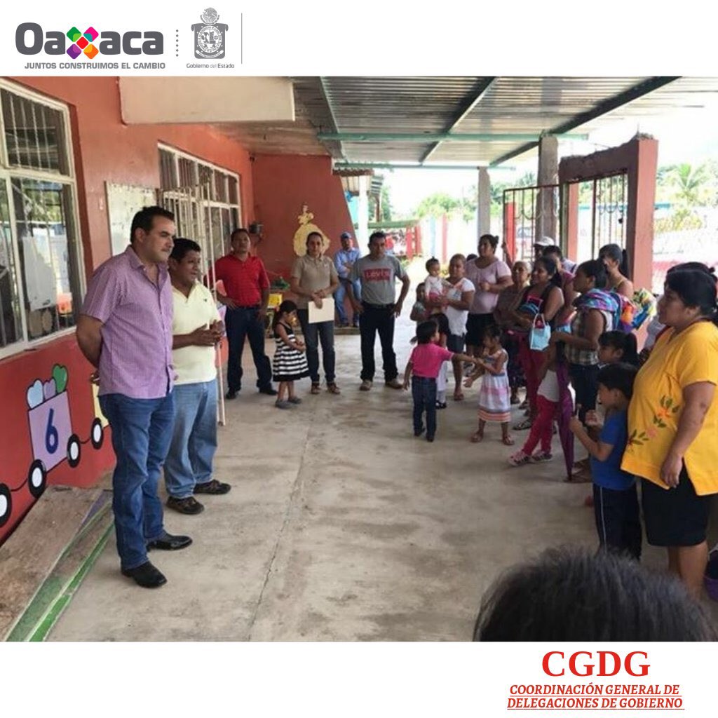 CRG_CuencaP's tweet photo. Por órdenes del Gob @alejandromurat entregamos material para aulas provisionales en #SantaUrsula y material para rehabilitación del camino https://t.co/TYS8kCTmPX