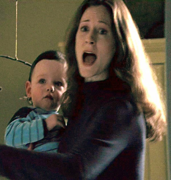 Hogwartssite's tweet image. Un 31 de octubre de 1981, Lord Voldemort asesinaba a James y Lily Potter. Harry Potter sobrevivía y así empezaba todo.