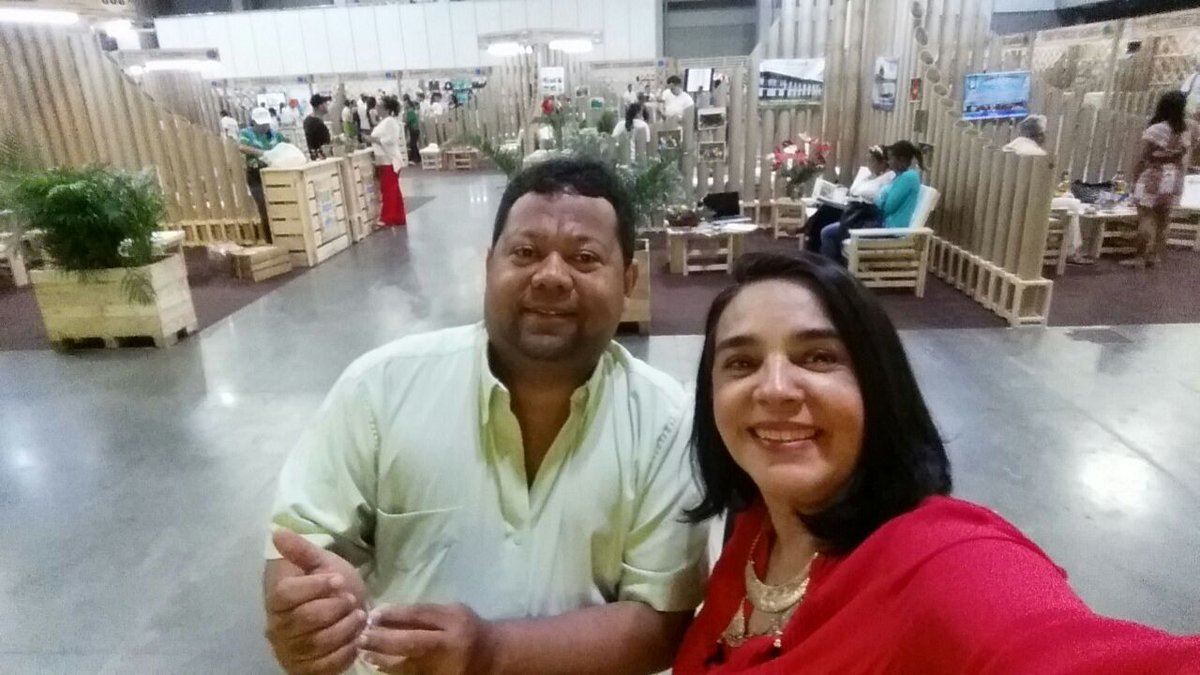 MariaElMejia's tweet photo. Hace unos días, acompañando en #Bioexpo2017 a empresas innovadoras que dejan su Huella Verde @EgresadosUAC #innovación https://t.co/Mwvq4pZrbO