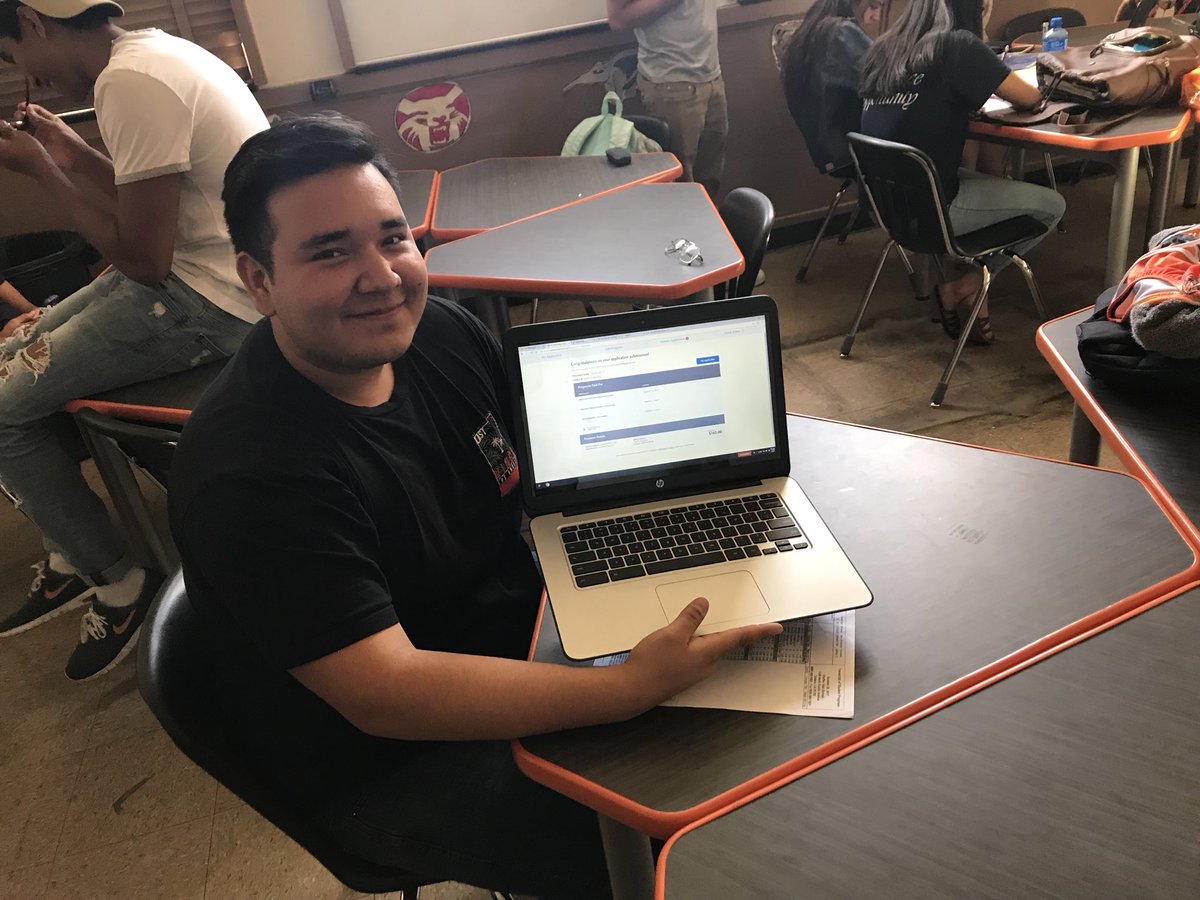 ChaffeyAVID's tweet photo. CHS AVID Tigers have started to submit their CSU applications! #CSUapply #collegeboundtigers #collegeseason https://t.co/OxqvLb7aGT
