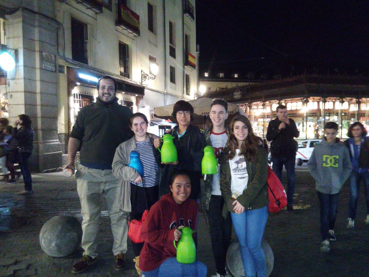 colegio_sscc's tweet photo. Un grupo de calor y café en acción #voluntariado #calorycafe #pjvsscc https://t.co/Pc664LpEWn