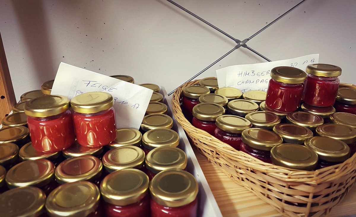 LaGustaria's tweet photo. preparing the upcoming presentation /part1 #ChampagneJelly #confit #raspberry #fig  #feinstesvondaheim #homemade https://t.co/8Qki3wX4ZH