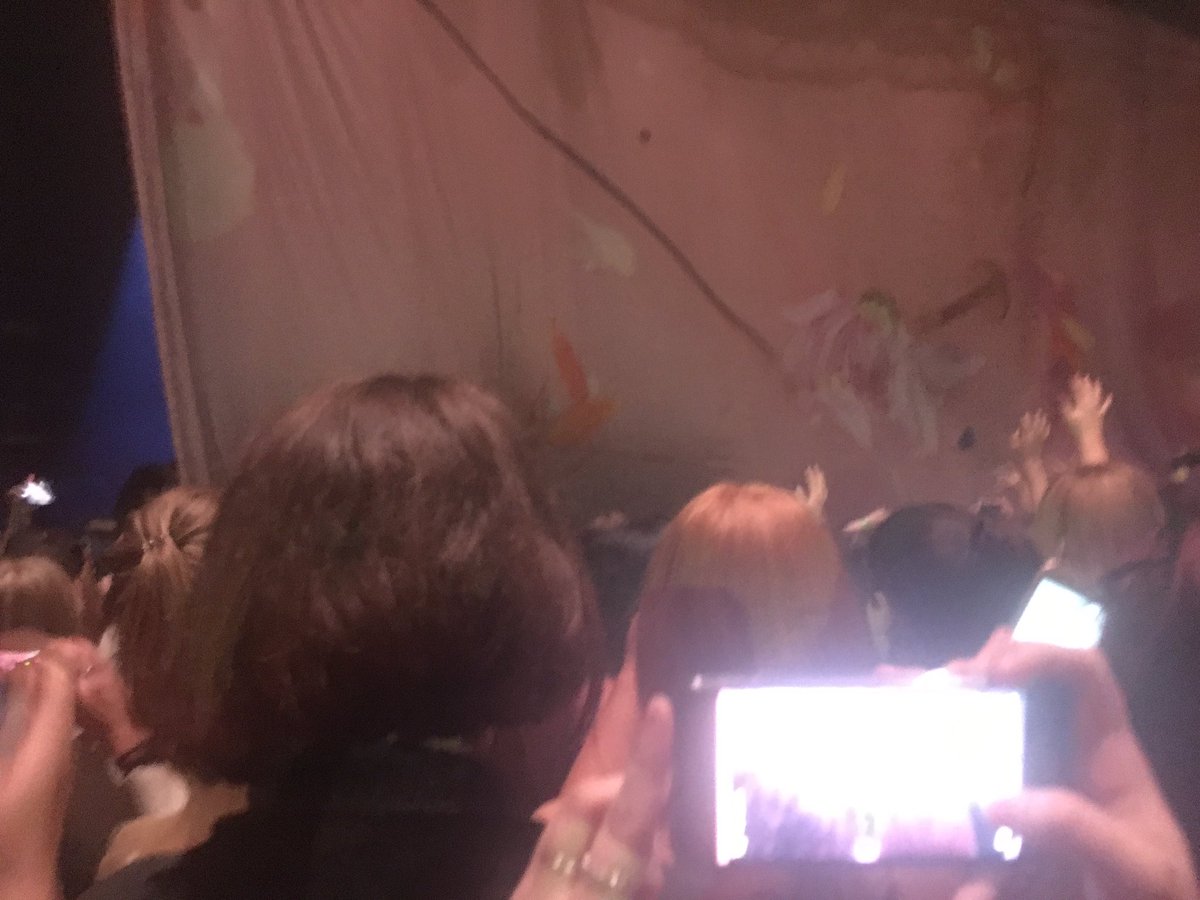 _larryxinfinity's tweet photo. GREATEST NIGHT OF MY FUCKING LIFE ❤️ I honestly can't thank you enough for absolutely everything you do, I love you ❣️ @Harry_Styles https://t.co/JJOmiD4rWM