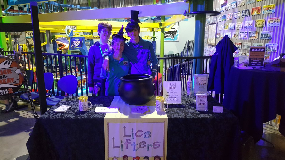 LiceLiftersNJ's tweet photo. Lice Lifters celebrate iPlay America for trick or treating. #OceanCounty #CentralJersey #LiceLifters https://t.co/7Mp1kifC4X