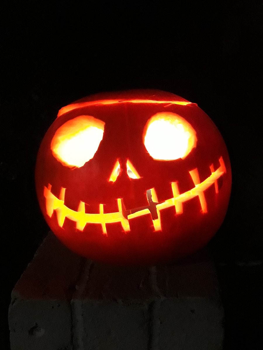 birdintheclouds's tweet photo. Happy Halloween!!! #pumpkin #boo #favouritetimeofyear #glow #rdguk https://t.co/2Uj9hhQruz