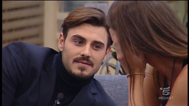 takemetothemo0n's tweet photo. ho sentito la vita abbandonarmi per un attimo quando l’ha guardata così
#gfvip https://t.co/8UQwqd7dzP