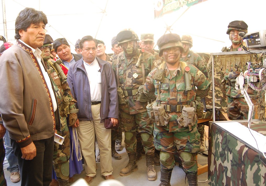 emibolivia's tweet photo. LA ESCUELA MILITAR DE INGENIERÍA PARTICIPO EN LOS EJERCICIOS DE ARMAS COMBINADAS “PAUCARPATA – II” https://t.co/8OwvgC0vz1