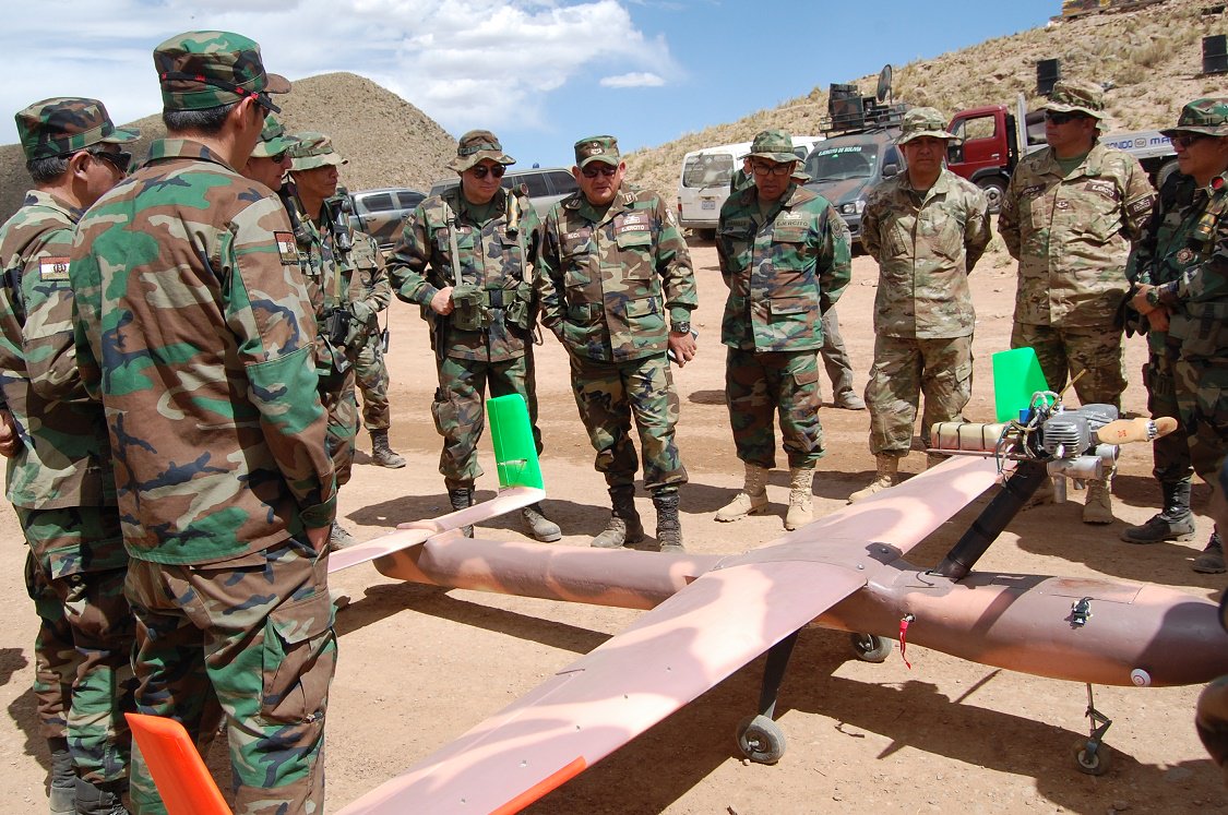 emibolivia's tweet photo. LA ESCUELA MILITAR DE INGENIERÍA PARTICIPO EN LOS EJERCICIOS DE ARMAS COMBINADAS “PAUCARPATA – II” https://t.co/8OwvgC0vz1