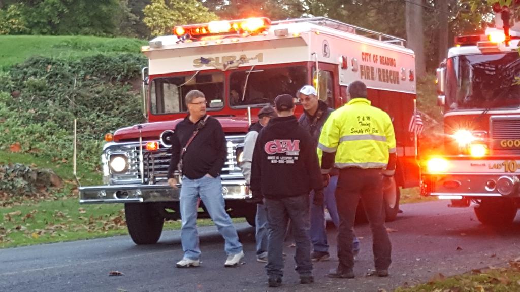 YoderReports's tweet image. .#ReadingFire scuba rescue just arrived in 3800 block of River Rd in Muhlenberg Twp for SUV in river. Going to get wet in a minute