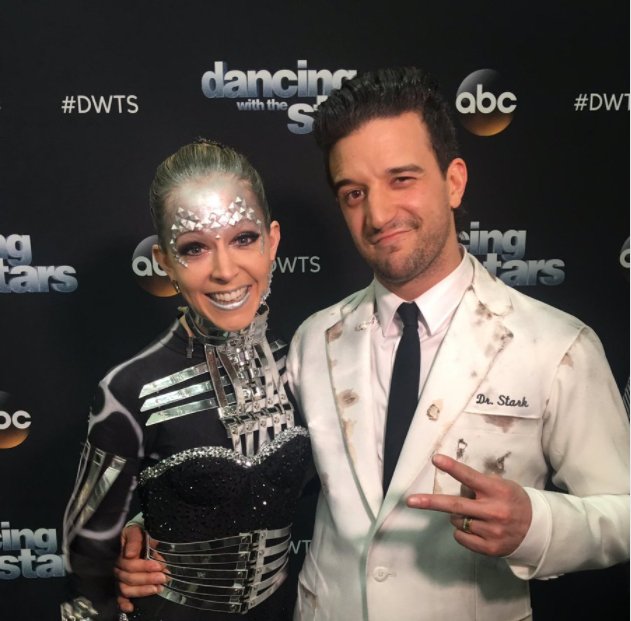 Womanista's tweet photo. Fans are very upset that @LindseyStirling may not be able to dance on tonight's #DWTS

https://t.co/p5p5PPOf6u https://t.co/6r5Ezmciip