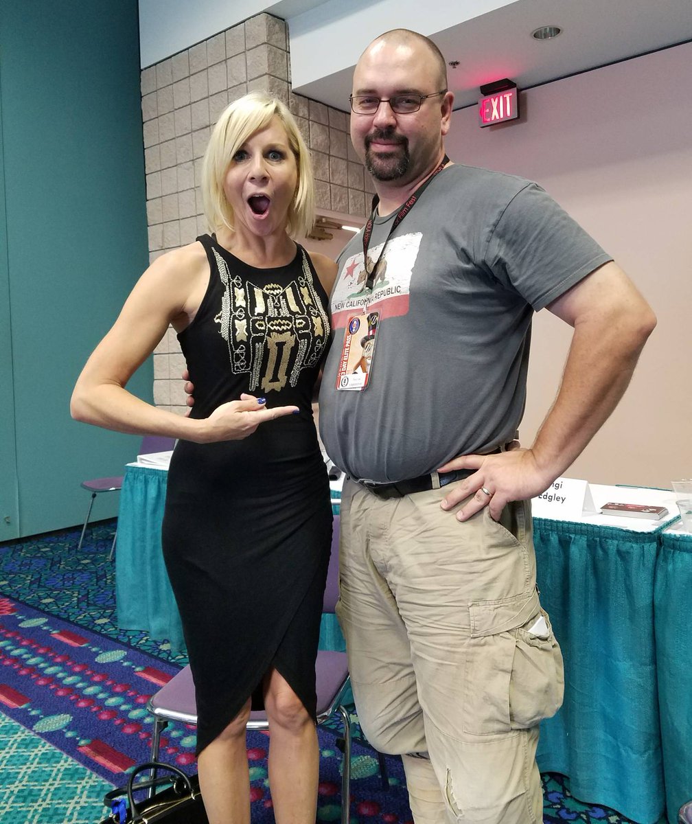TWIGradio's tweet photo. It was such a pleasure to moderate the panel for the wonderful @GigiEdgley at #questcon @brian_held #lcbh #TWIG #follow https://t.co/HNStkjlFMC