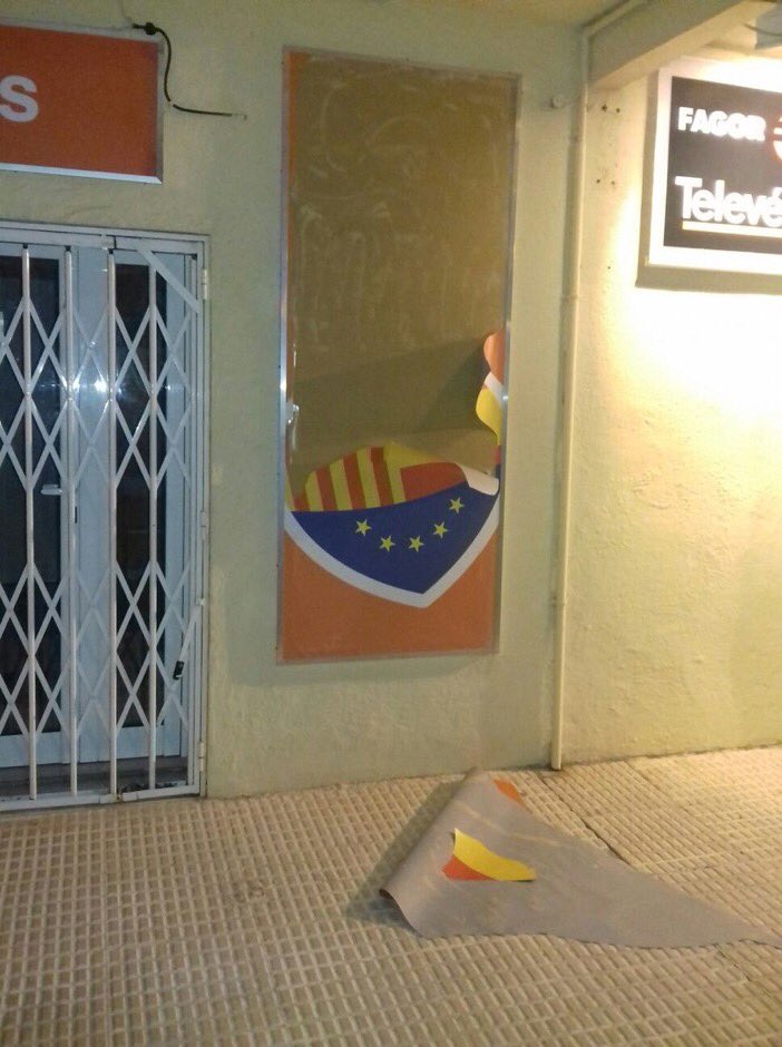 Albert_Rivera's tweet photo. Todo mi apoyo a mis compañeros de @Cs_Calafell. Los totalitarios no nos callarán. No permitiremos que nos rompan el corazón. https://t.co/yYeGYWfVHZ