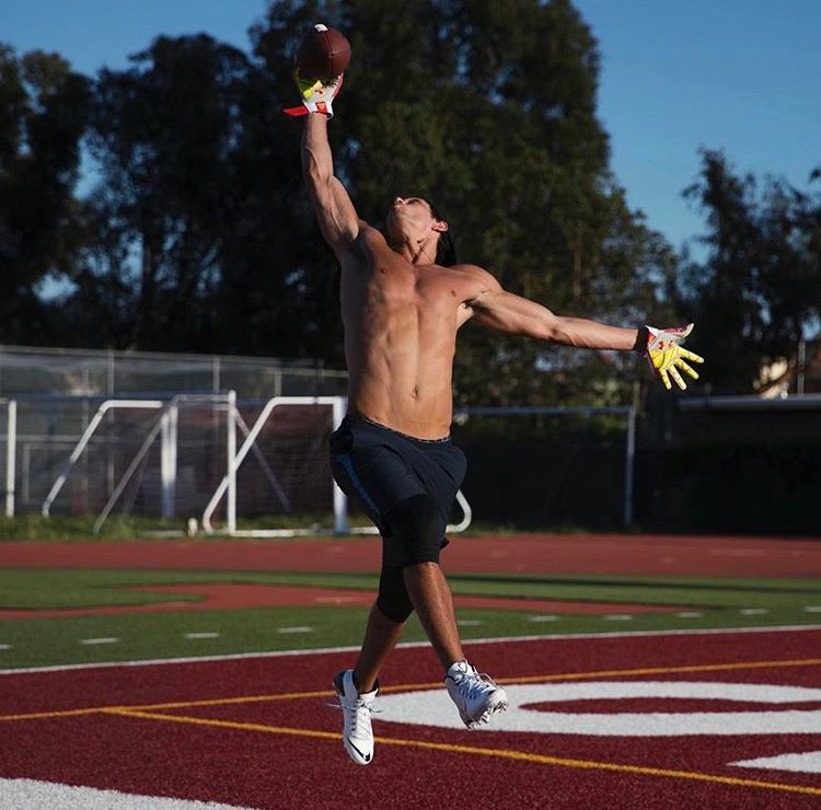 SebKingCU's tweet image. 𝕊𝕖𝕓𝕒𝕤𝕥𝕚𝕒𝕟 𝕂𝕚𝕟𝕘

» Sophomore. 
» Musical Theater.
» Multi-sport athlete.
» Ships with chemistry.
» Detailed description (Mirrored).
» #CURPG.