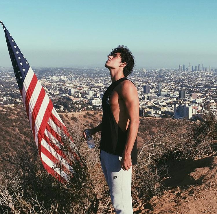 SebKingCU's tweet image. 𝕊𝕖𝕓𝕒𝕤𝕥𝕚𝕒𝕟 𝕂𝕚𝕟𝕘

» Sophomore. 
» Musical Theater.
» Multi-sport athlete.
» Ships with chemistry.
» Detailed description (Mirrored).
» #CURPG.