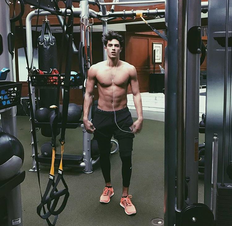 SebKingCU's tweet image. 𝕊𝕖𝕓𝕒𝕤𝕥𝕚𝕒𝕟 𝕂𝕚𝕟𝕘

» Sophomore. 
» Musical Theater.
» Multi-sport athlete.
» Ships with chemistry.
» Detailed description (Mirrored).
» #CURPG.