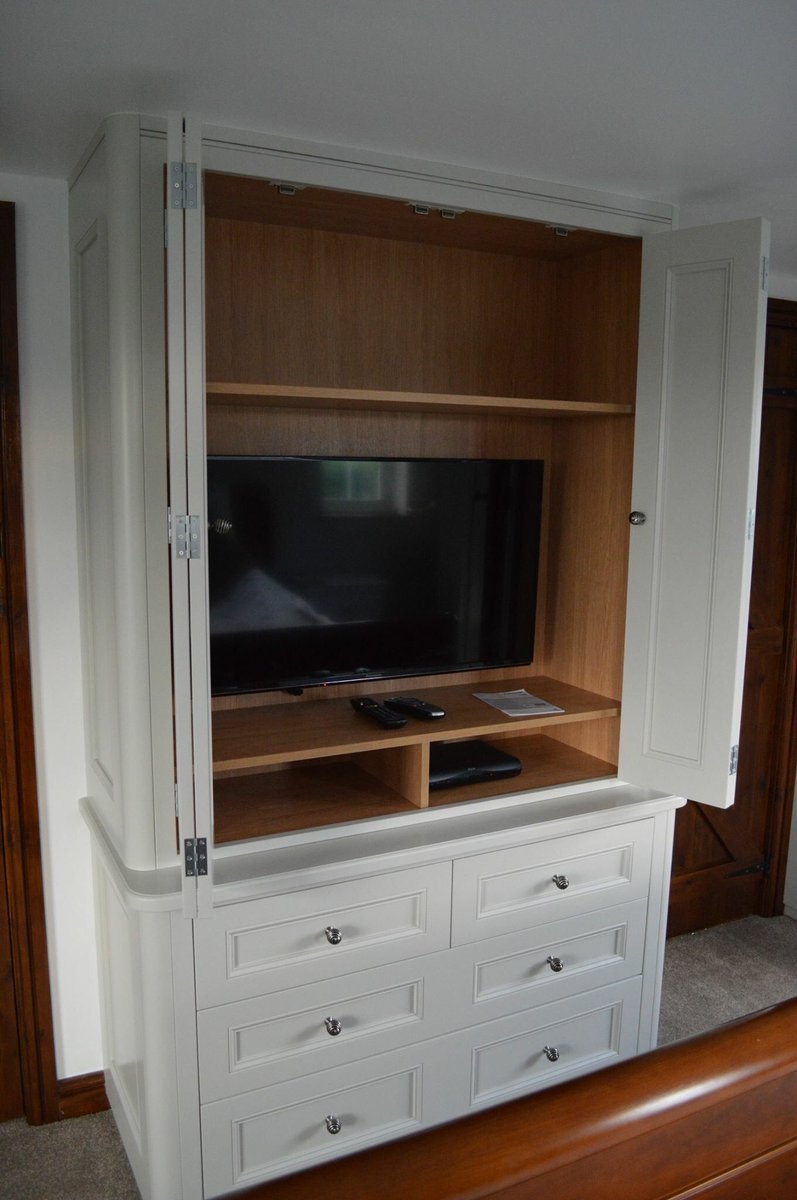 hartswoodworkin's tweet photo. Latest bespoke bedroom installation #bespoke #wardobe #luxuryinteriordesign  #bedroom #fittedfurniture #bespoke https://t.co/GQqHyugKRf