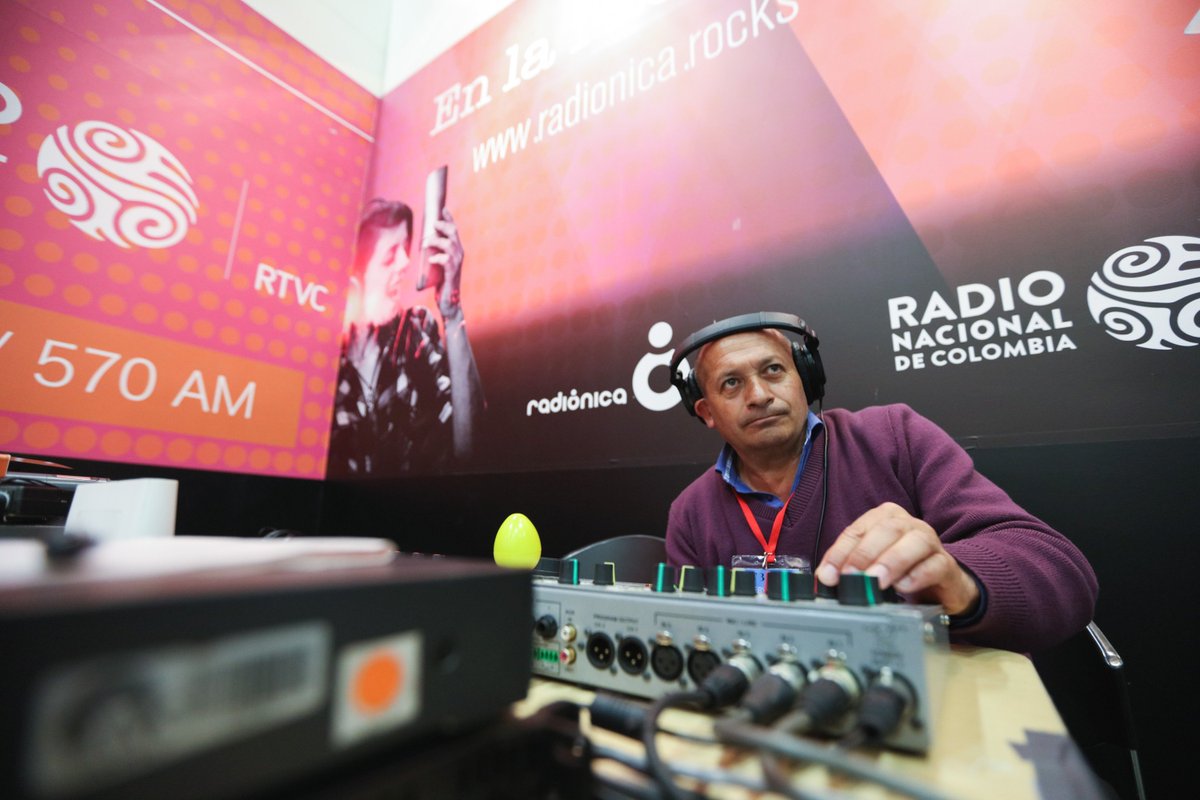 INRAVISIONco's tweet photo. Estuvimos presentes en la reciente versión de @feriaARTBO con @radionica y @RadNalCo. #ARTBO2017 https://t.co/pEOR7XUlHO