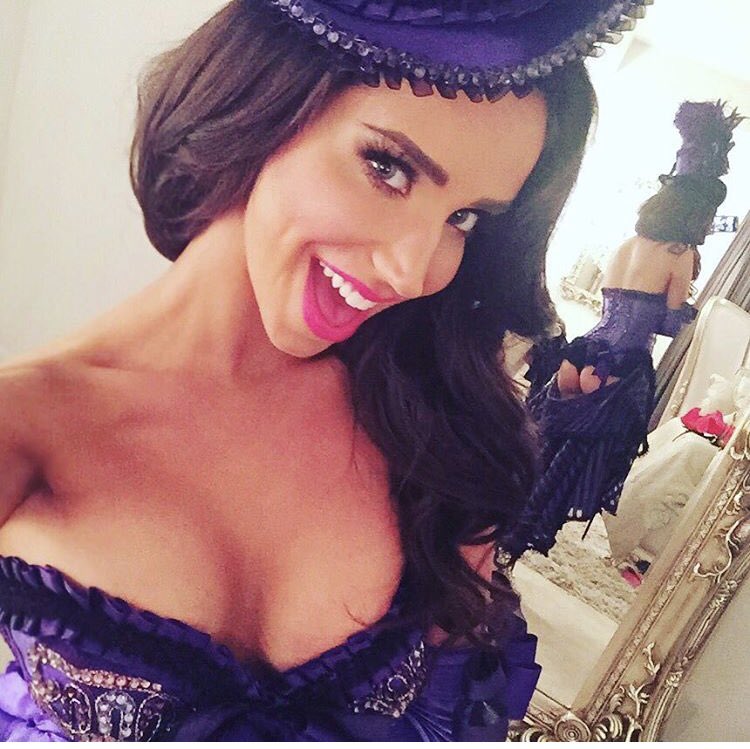 My go to costume since 2014 and my philosophy is if I can still fit into it I'm still wearing it! 😂What are you going to be for #Halloween?🎃 https://t.co/ZQUQDYx3sK