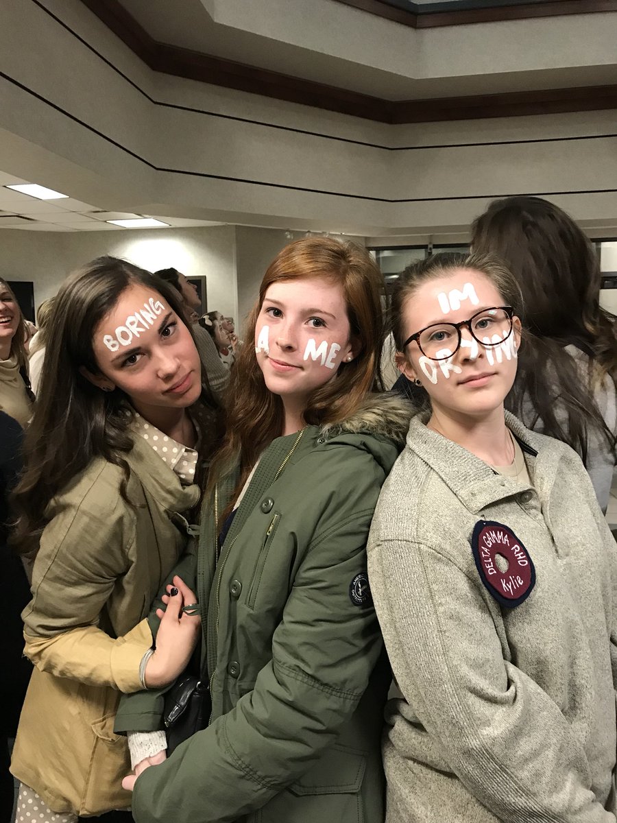 roastingHUclubs's tweet photo. THEY DRESSED AS A BEIGE WALL I am deceased I am in cardiac arrest I have ceased to breathe https://t.co/PhzzEfjmN8