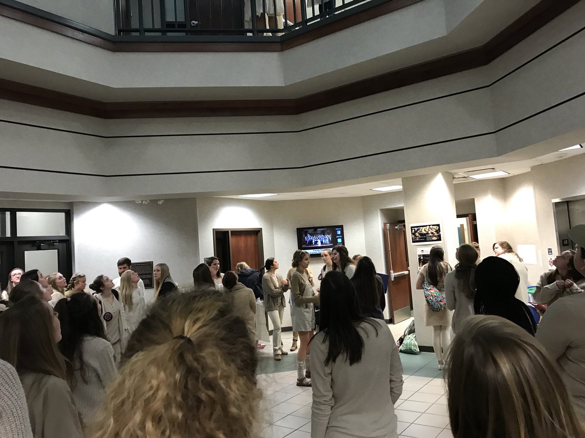roastingHUclubs's tweet photo. THEY DRESSED AS A BEIGE WALL I am deceased I am in cardiac arrest I have ceased to breathe https://t.co/PhzzEfjmN8