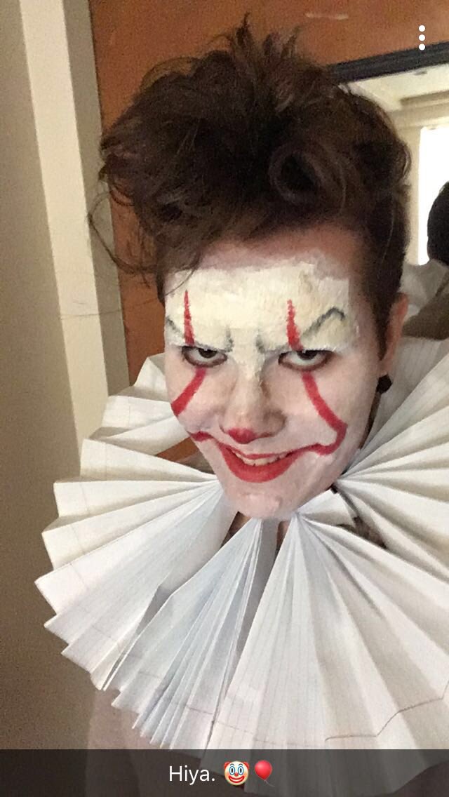 erose_solinger's tweet photo. Had way too much fun freaking people out today. @StephenKing’s Pennywise based on @Pink_Stylist’s makeup. You beauts make Halloween great🤡🎈😊 https://t.co/jjRpAFsgMF