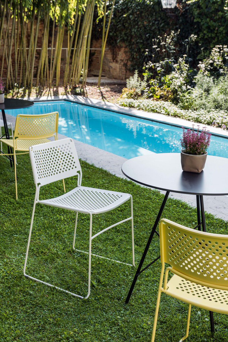 midjspa's tweet image. The charm of living outdoors without sacrificing style
SLIM CHAIR by Paolo Vernier 
BREAK TABLE by MIDJ R&amp;amp;D
#designthinking #Midj #design