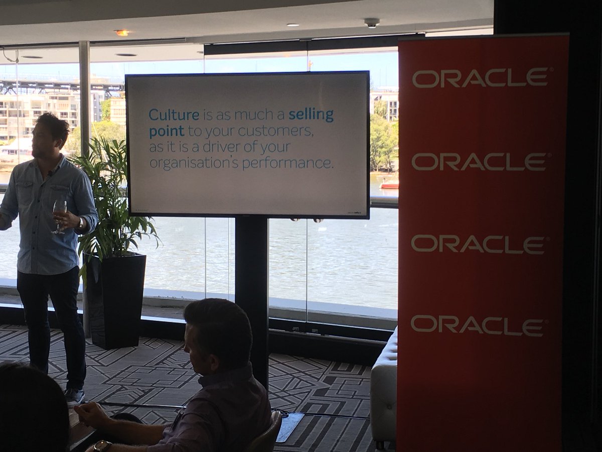 JohnHansenHCM's tweet photo. Culture as much about customer as employee experience! Fascinating and entertaining insights from @BenBars #FutureofWork #OracleHCM https://t.co/Y4WoyL6uCk