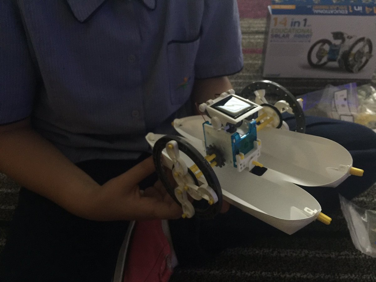 bountyblvdss's tweet photo. @bountyblvdss STEM Club solar Roboboat ready for its maiden voyage tomorrow https://t.co/Ik4TqIoiO7