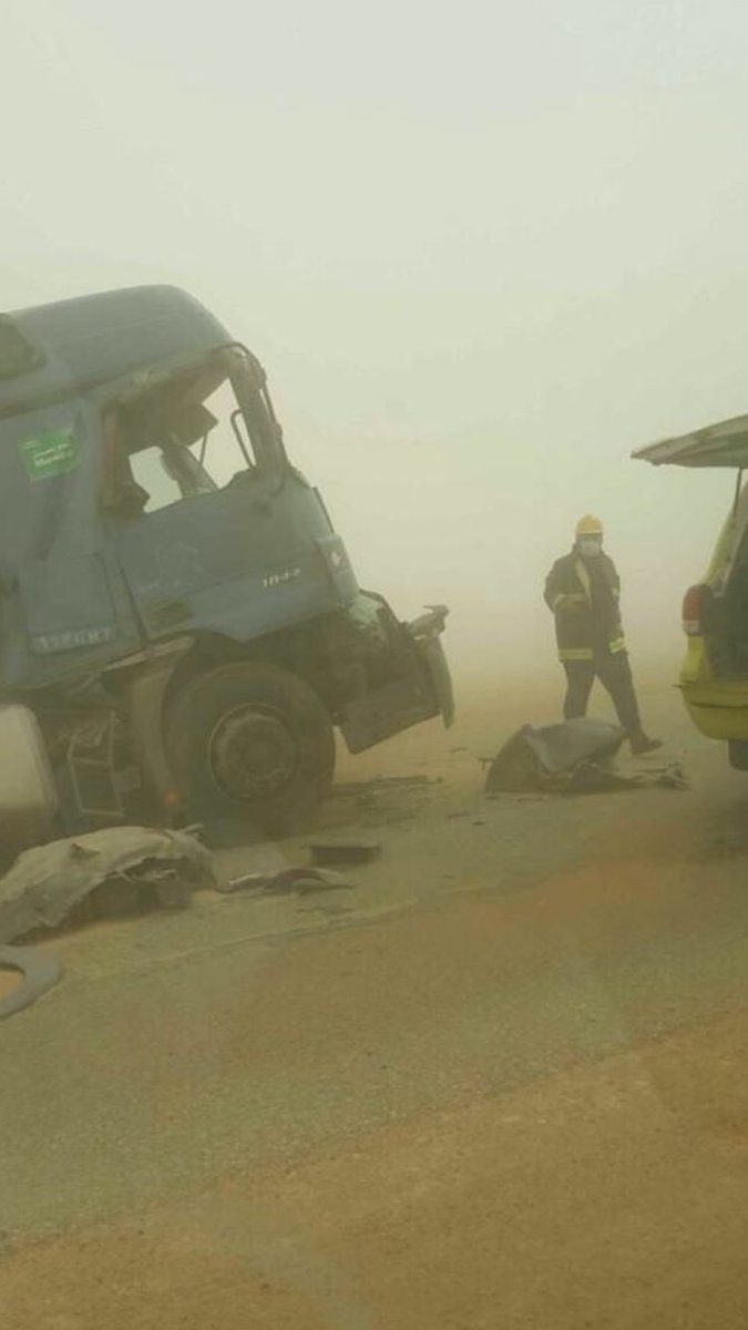 _N_r1's tweet photo. #تعليق_الدراسه_في_حايل
الآن حادث بحايل والسبب الغبار الله يستر على عيالنا واهلنا. https://t.co/zlCH8bm3G4