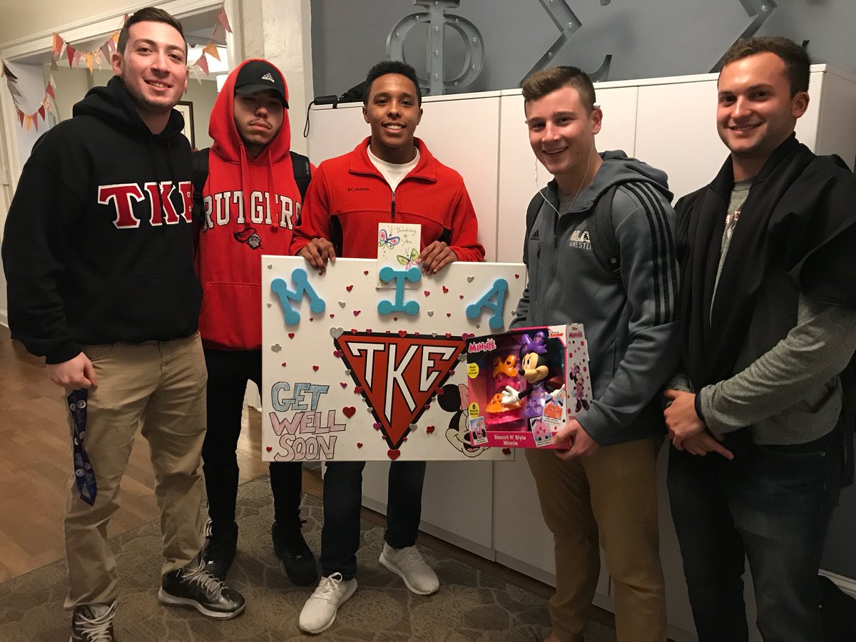 Such a sweet act of kindness <a href="/RutgersTKE/">Rutgers TKE</a> 💛 thank you for this boys 💕