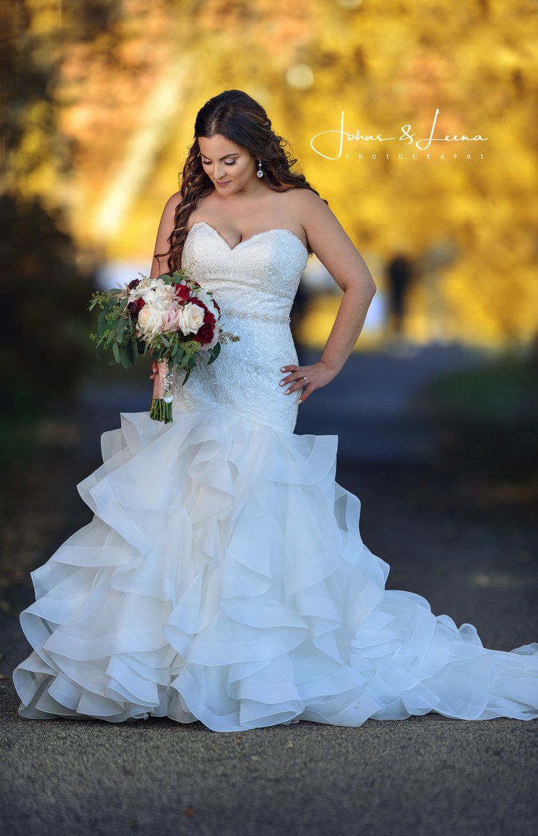 JohnsAndLeena's tweet photo. Bride Jennifer at the Verona Park. #njweddingphotographer #fallwedding #perfectpairofscates #bridalportrait https://t.co/82mMJjzznX