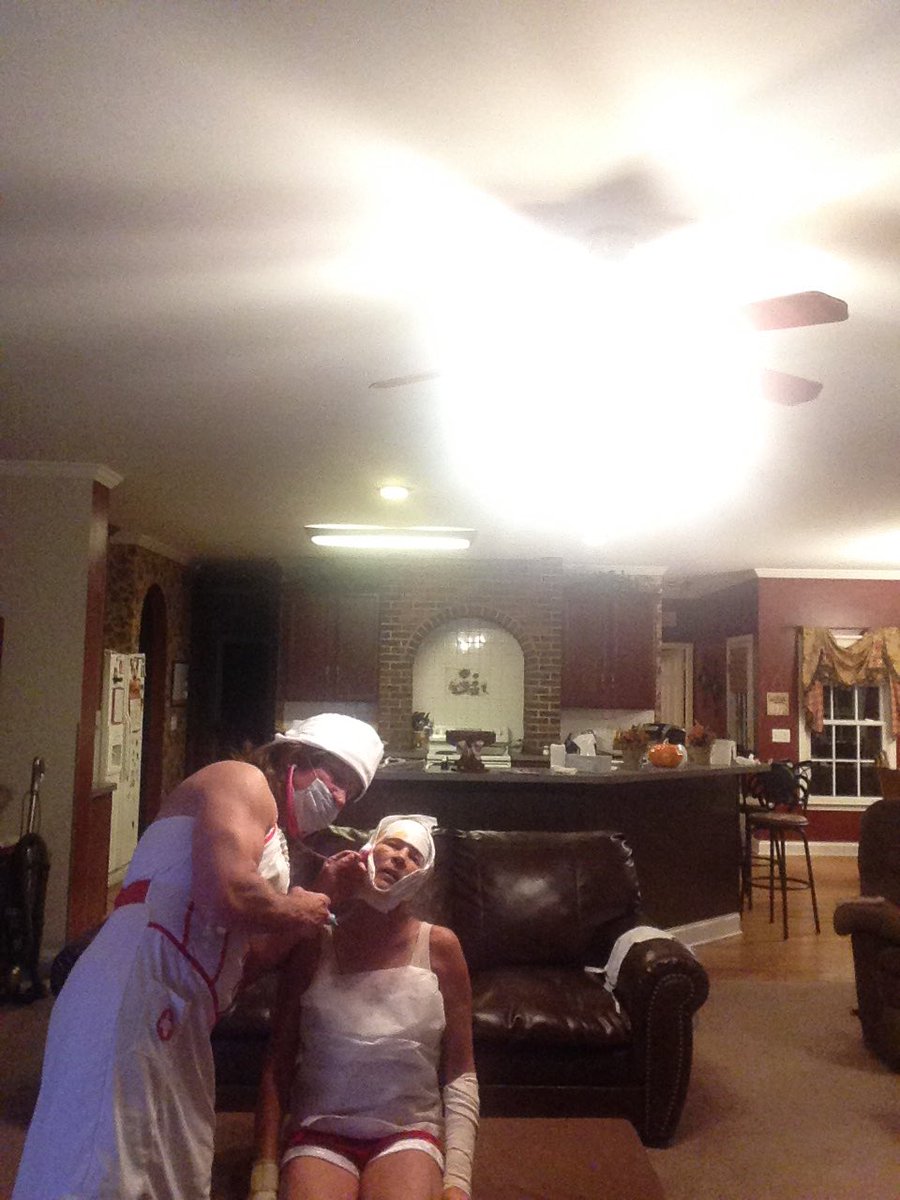 jessooms's tweet photo. Y'all I can't with my parents 😂😭😂😭😂😭😂😭 https://t.co/2CRuZJxJIb