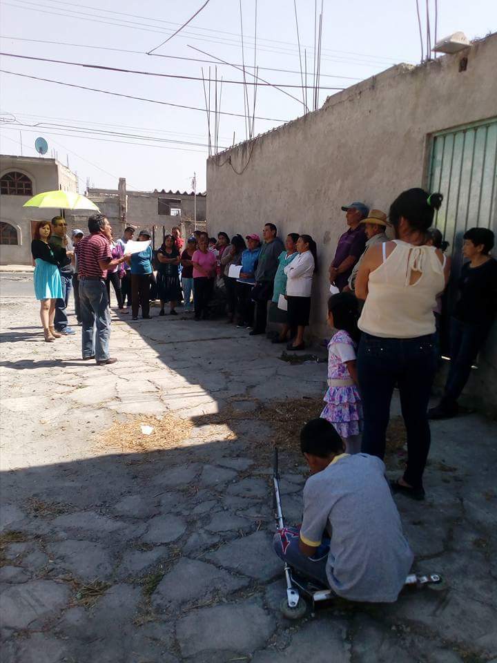 Felipe_OrtizHer's tweet photo. Dando información en #Ixtapluca a cerca de las tarifas altas de #CFE borrón y cuenta nueva,no dejes que cambien tu medidor nada debes https://t.co/0rMgj83arU