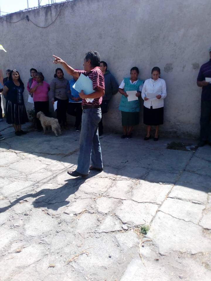 Felipe_OrtizHer's tweet photo. Dando información en #Ixtapluca a cerca de las tarifas altas de #CFE borrón y cuenta nueva,no dejes que cambien tu medidor nada debes https://t.co/0rMgj83arU