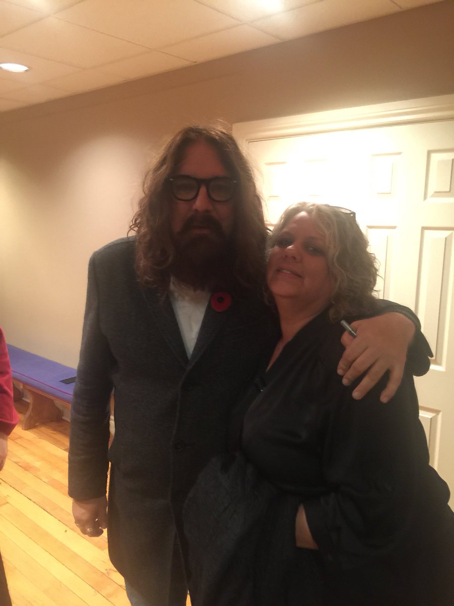 AndreaMatecsa's tweet photo. I scored a kiss from this rock star at an amazing concert!@therodeokings @leeharveyosmond @TomWilsonArt #PortDover #Igotacrush https://t.co/GH2SLxPCEm