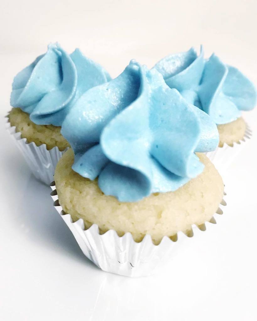 whimsicalbakery's tweet photo. All I see is blue 😉👶🏻 https://t.co/dhHp4tksmE https://t.co/2igM6Er3cC
