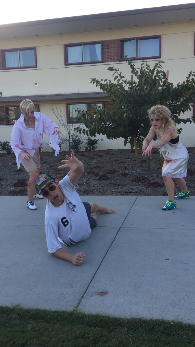 ClaremontGreens's tweet photo. We had a "killer" time with @BrainsUltimate playing Humans Vs. Zombies pickup for our #FHPPartyPractice! Never has the dead felt so alive!!! https://t.co/ePbFoZoLbI