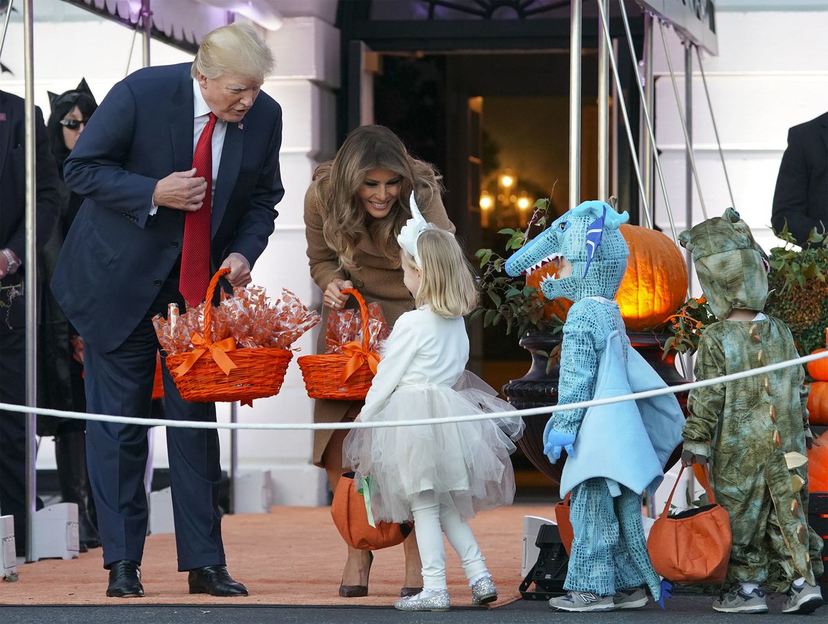 BloombergTV's tweet photo. Donald and Melania Trump welcome ghosts, goblins and everything in between to the White House https://t.co/dRS7wmFmb4 https://t.co/YQxfiAiqeM