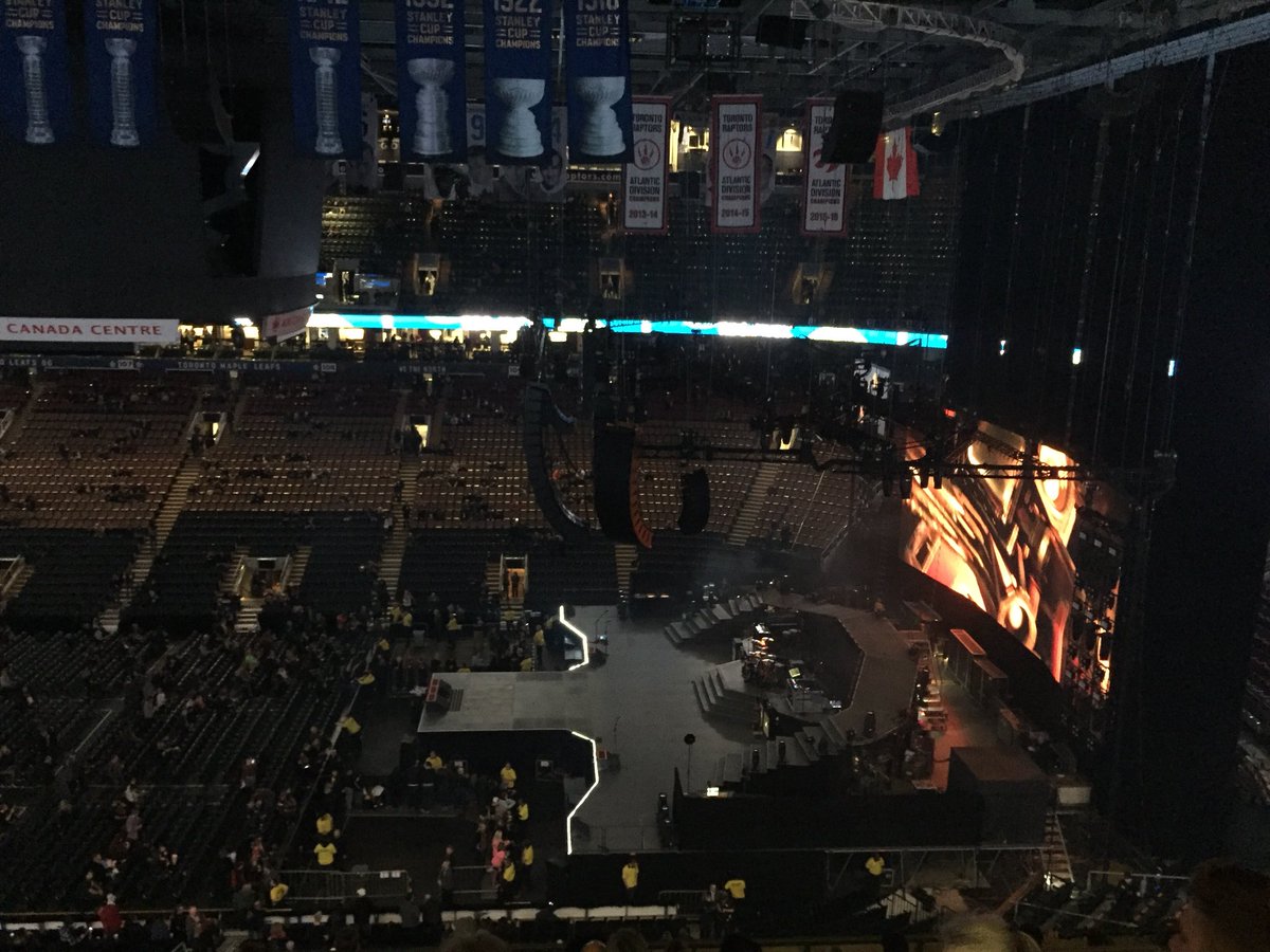 Toomuchglue's tweet photo. At last I finally made it to the concert of my dreams @gunsnroses #gnrtoronto  section300 row 10 seat 8/9 #musicteacher https://t.co/rtPCa4j3Us