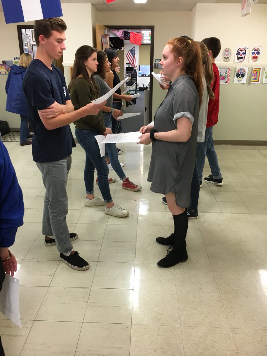 SenoraChaput's tweet photo. @WeAreWoodstock Just a little #interpersonalspeaking activity in #APSpanish https://t.co/duYMFchKuF