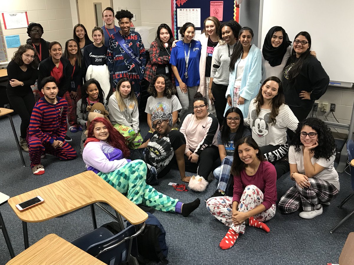LadyTJ220's tweet photo. PALs say they’re sleeping on the Spartans! Happy homecoming! #6thpd #5thpd #PALlife https://t.co/FJl9HipYbq