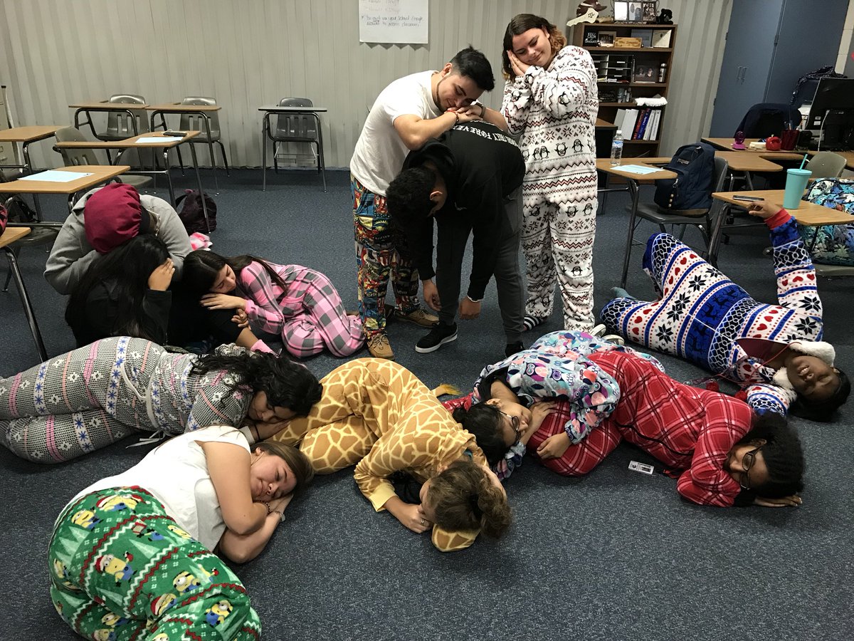 LadyTJ220's tweet photo. PALs say they’re sleeping on the Spartans! Happy homecoming! #6thpd #5thpd #PALlife https://t.co/FJl9HipYbq