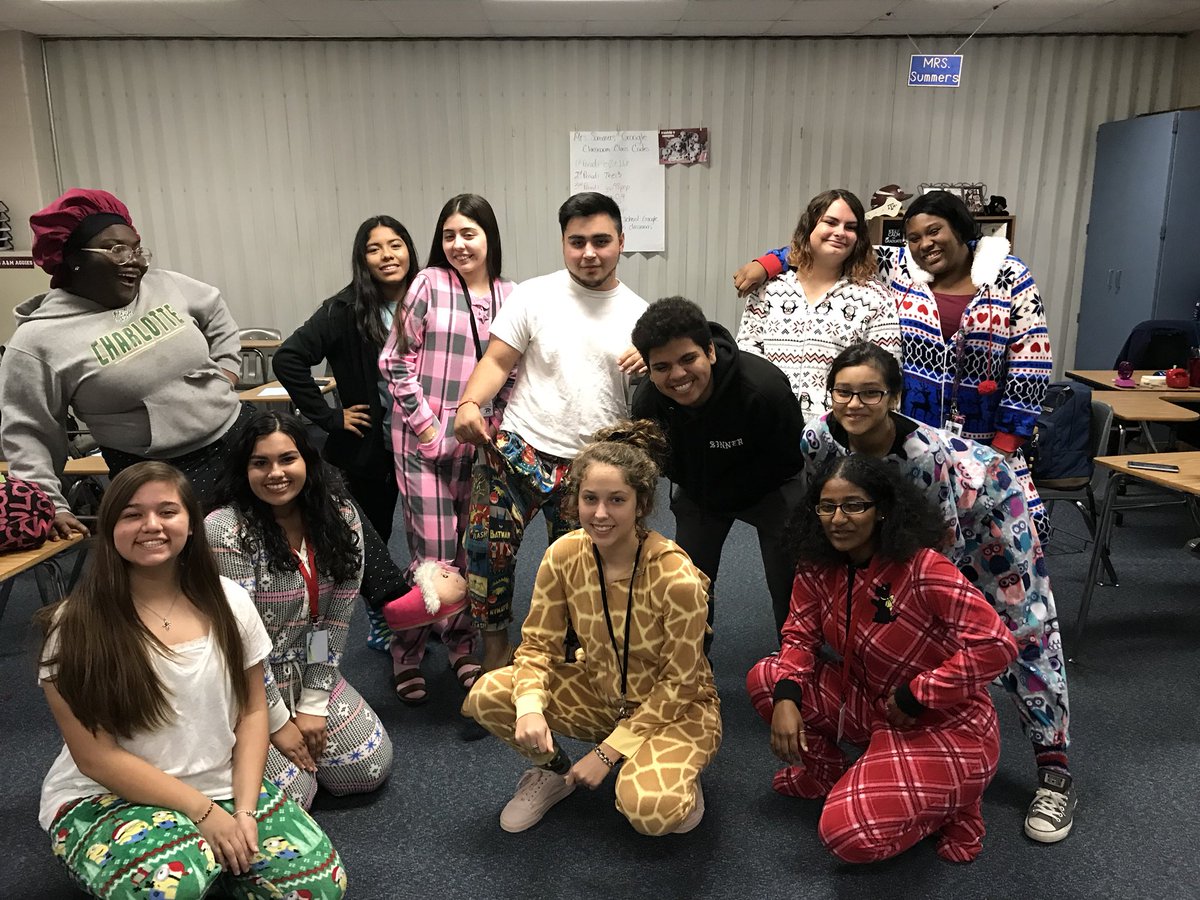 LadyTJ220's tweet photo. PALs say they’re sleeping on the Spartans! Happy homecoming! #6thpd #5thpd #PALlife https://t.co/FJl9HipYbq