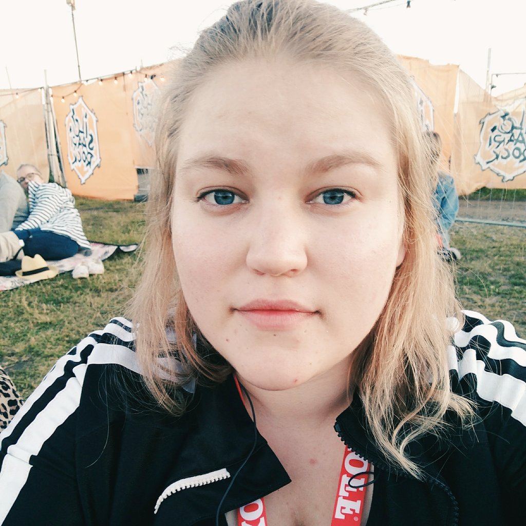 staywithmealice's tweet photo. jos sitä kerran kahteen vuoteen vaihtais twitteriin profiilikuvan #nolo #streittinäkesällä #yadry #ilosaari https://t.co/Ih3CzLHSq0