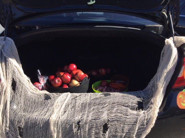 huebner_pta's tweet photo. Thank you Huebner Leadership Team for letting us join your Trunk or Treat for our wonderful teachers today!  PTA thinks "You're the Bomb" 🎃 https://t.co/LwXnmIibBu